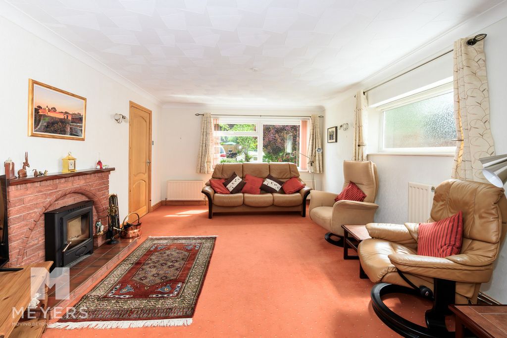Property photo 2 of 28
