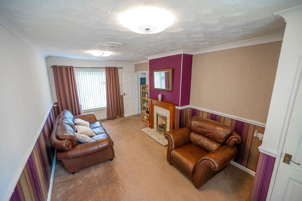 Property photo 3 of 27