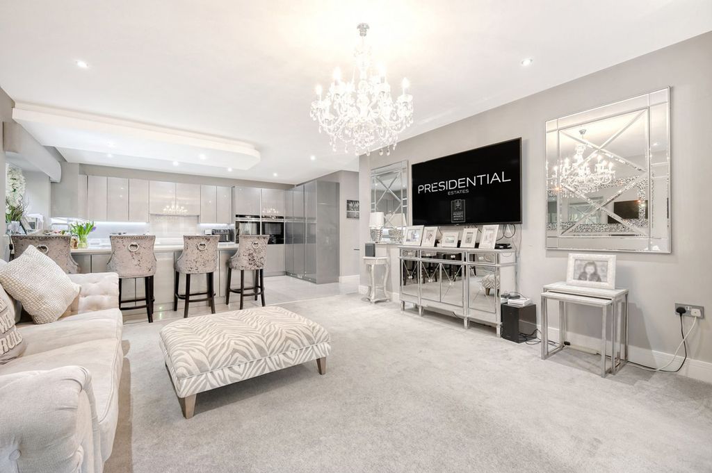 Property photo 2 of 29