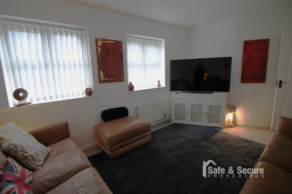 Property photo 3 of 19 Lounge (2)