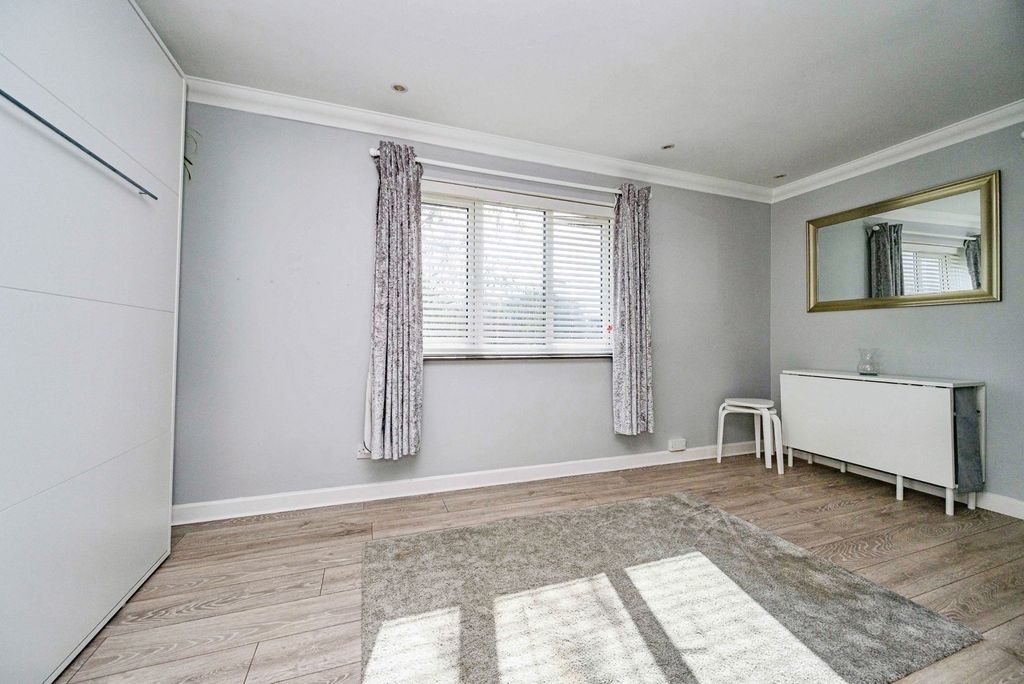 Property photo 3 of 9 Pbox-Img.Jpg