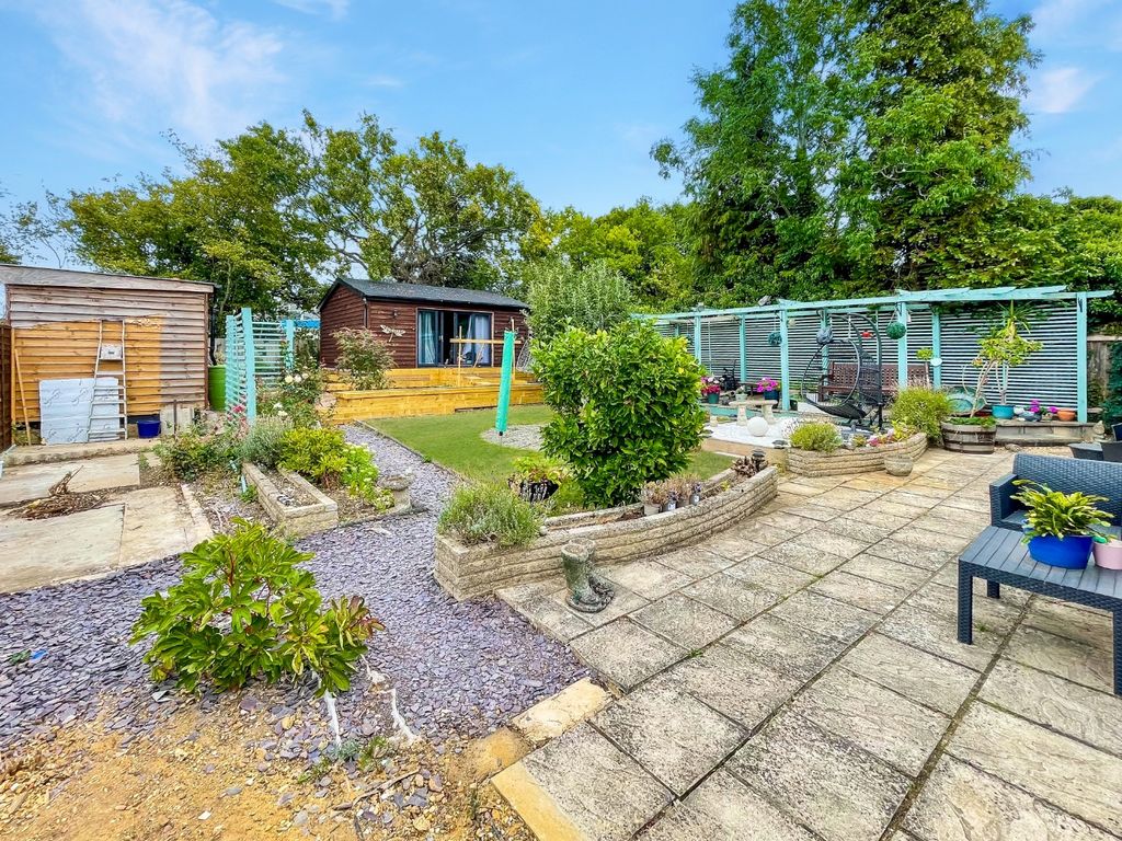 Property photo 2 of 17 4469732