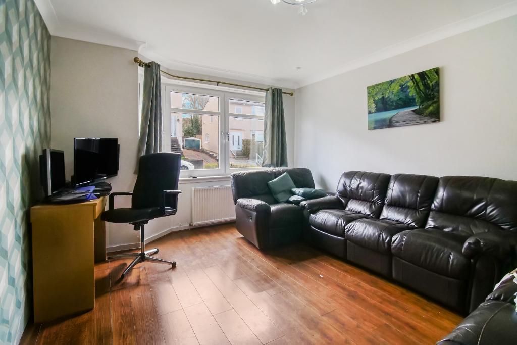 Property photo 2 of 22 Living Room