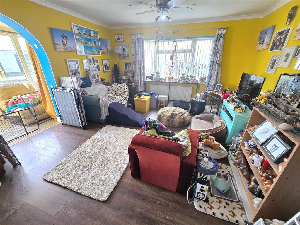 Property photo 2 of 10 Lounge