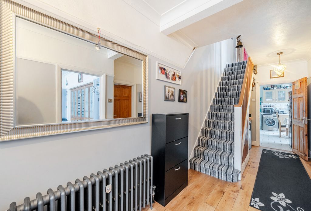 Property photo 3 of 18 1513883-21-1A0617...