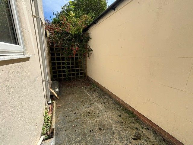 Property photo 2 of 8 Garden