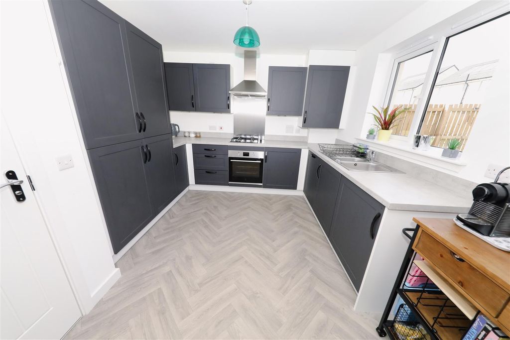 Property photo 2 of 20 B