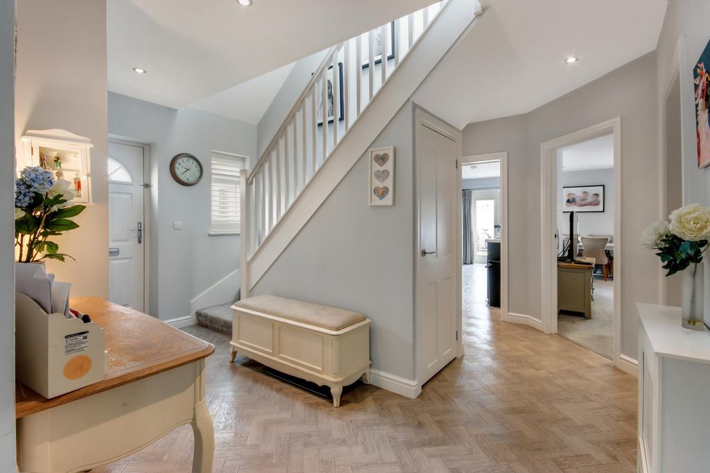 Property photo 2 of 17 Image