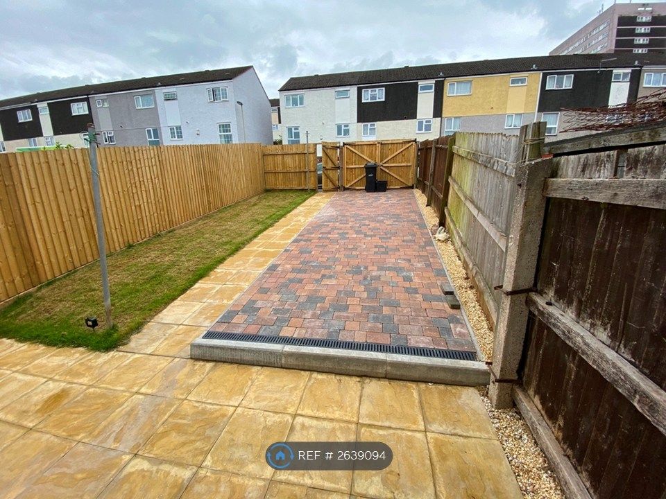Property photo 2 of 20 Drive And Garden