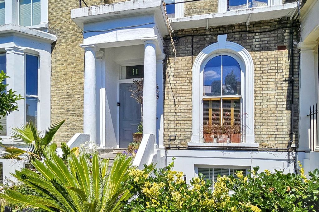 Property photo 2 of 12 11A Stanlake Villas, London W12 7Ex
