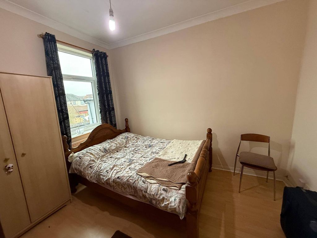 Property photo 3 of 8 Gallery