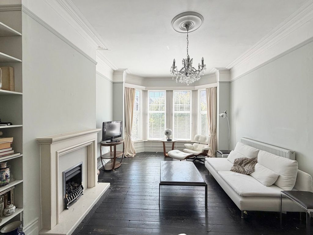 Property photo 3 of 18