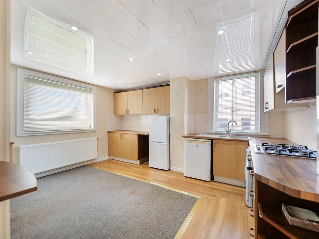 Property photo 3 of 21 Picture No. 14