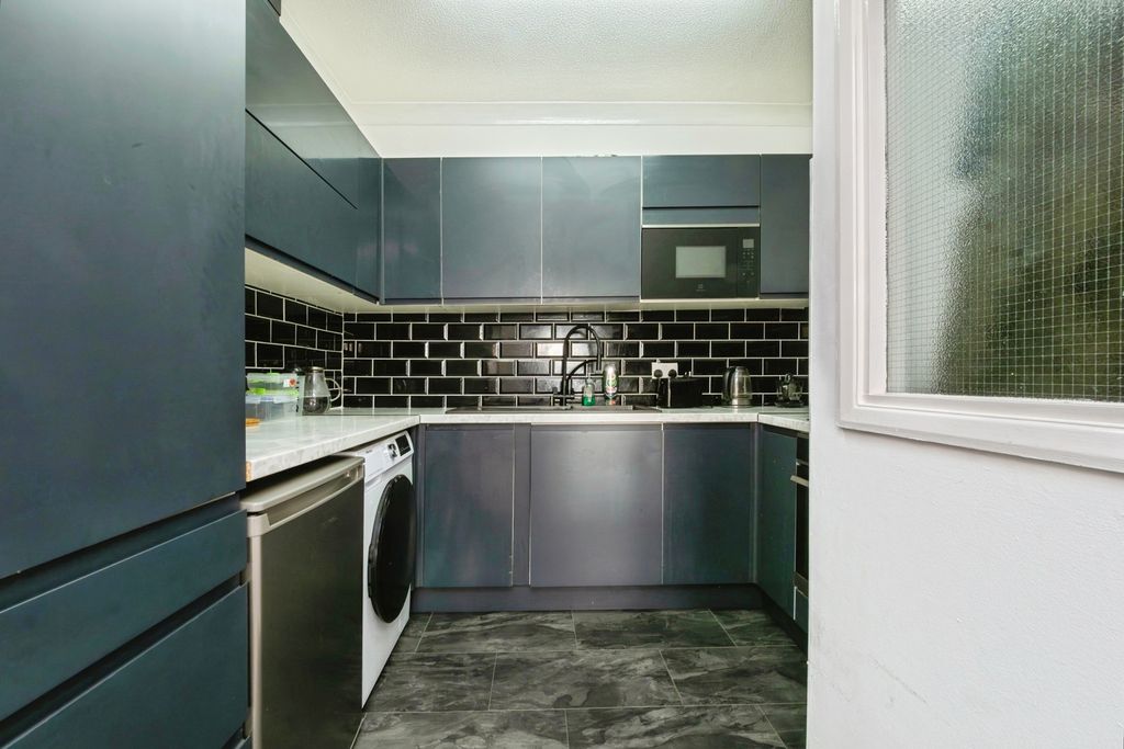 Additional image 13 of 2 bed flat for saleBeach Street, Dawlish, Devon EX7