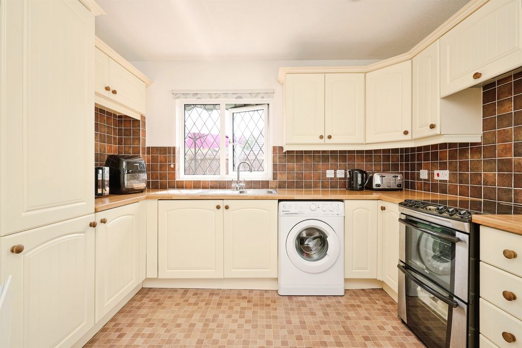 Property photo 2 of 16