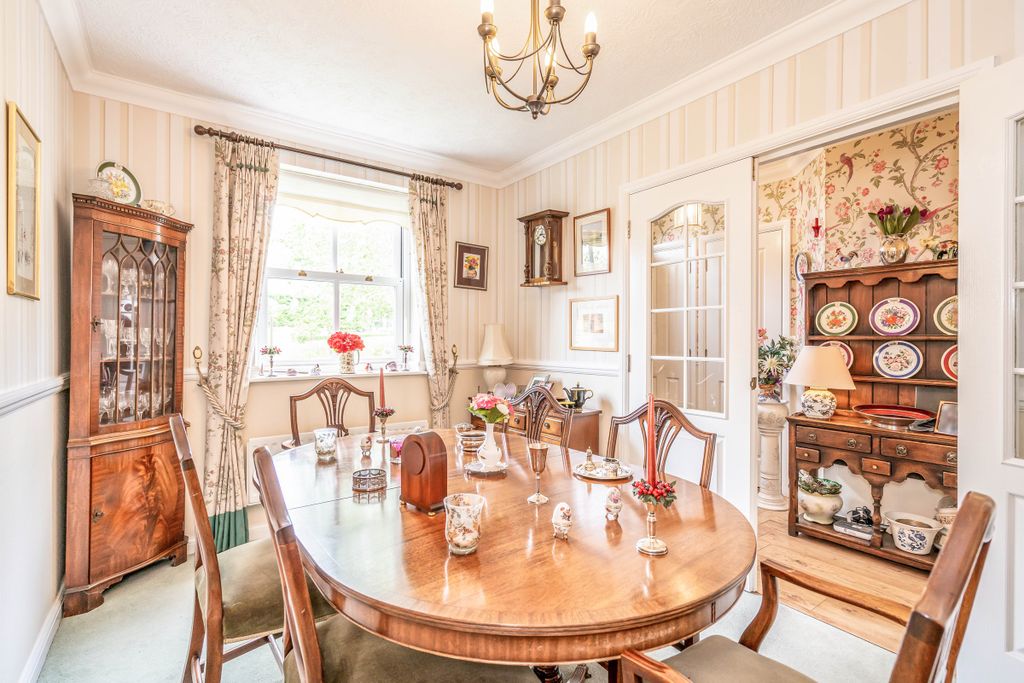 Property photo 3 of 16 Dining Room