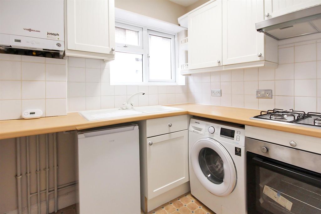 Property photo 3 of 7 Kitchen
