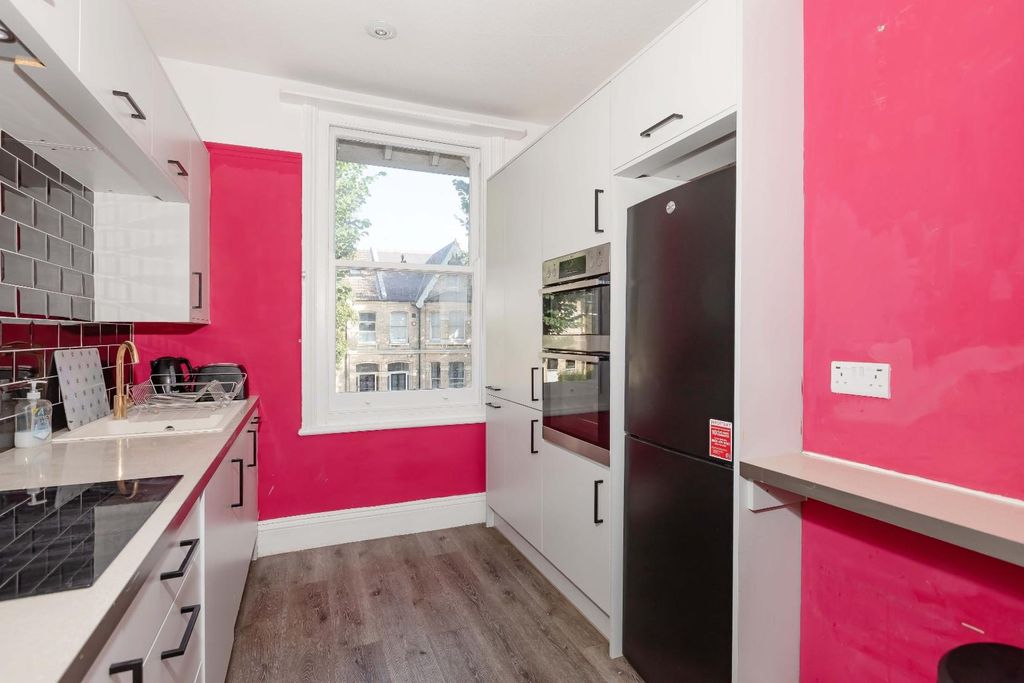 Property photo 2 of 18 Sackville Rd_9.Jpg
