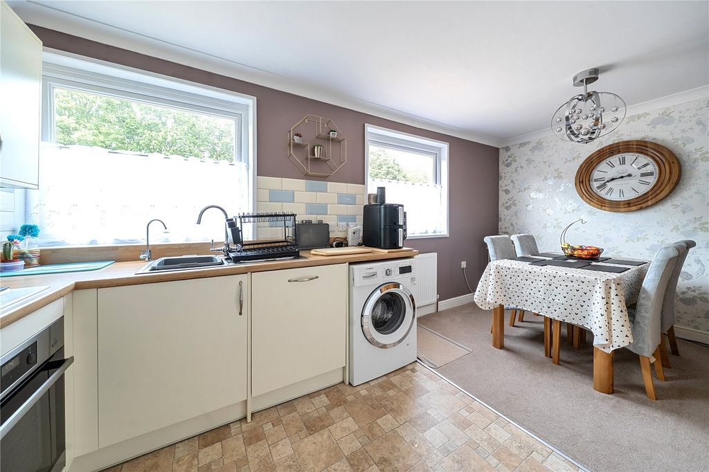 Property photo 3 of 18 Kitchen