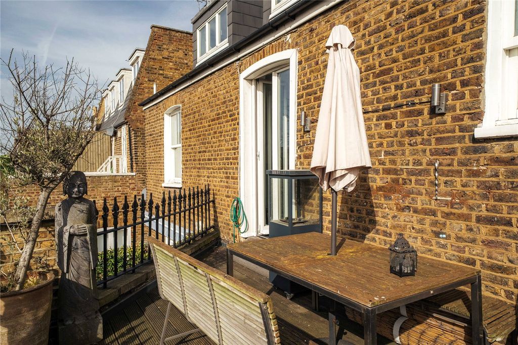 Property photo 2 of 12 Terrace