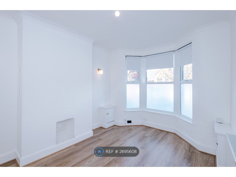 Property photo 2 of 20 Front Reception