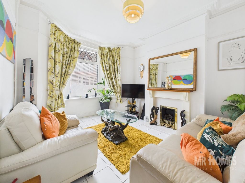 Property photo 2 of 32