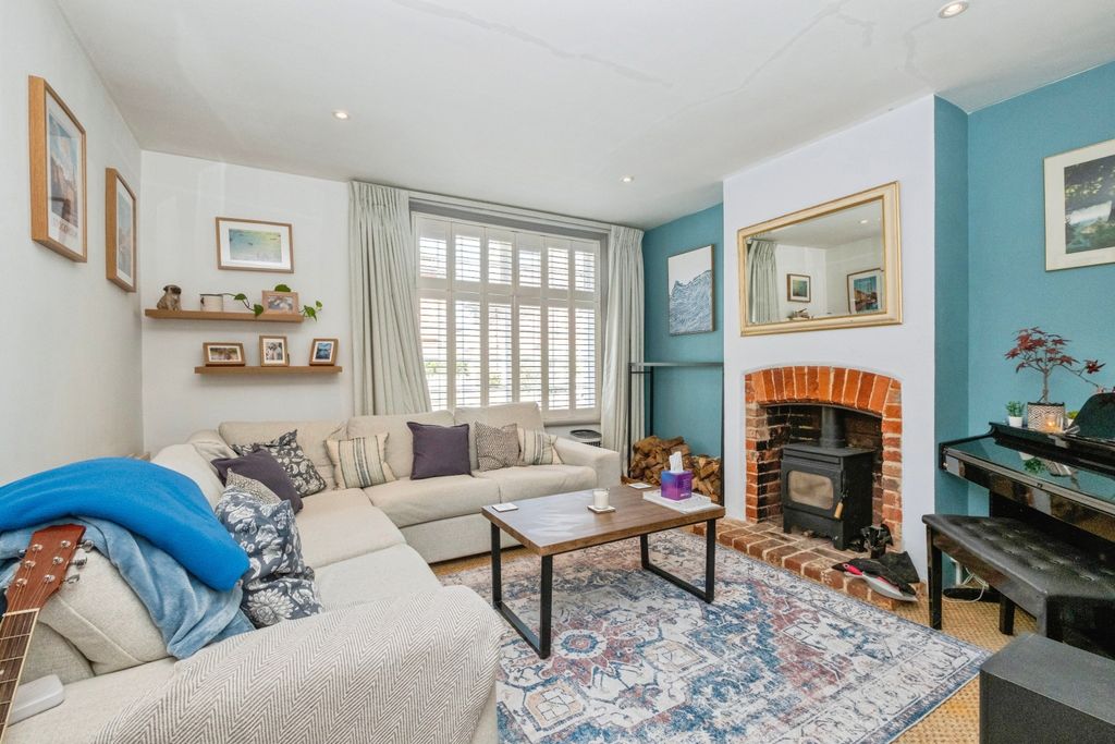 Property photo 2 of 17