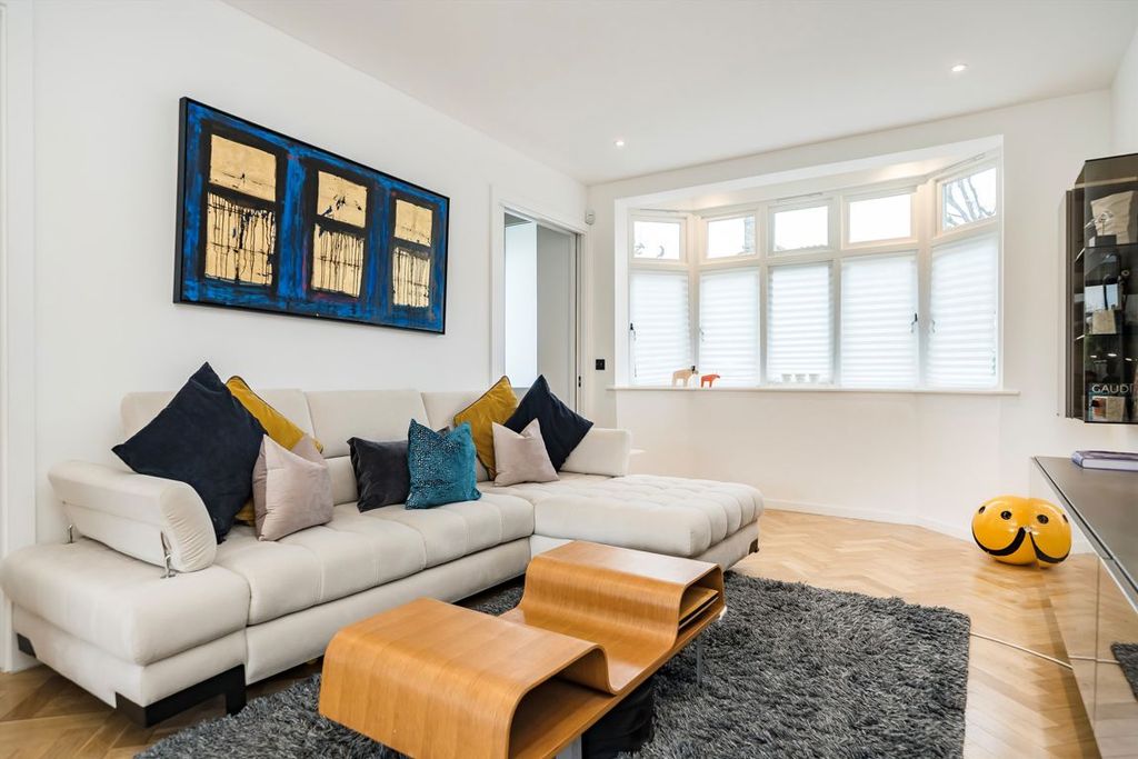 Property photo 3 of 12