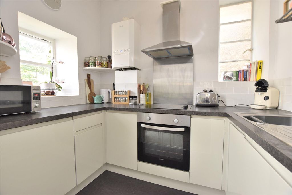 Property photo 3 of 7 Kitchen