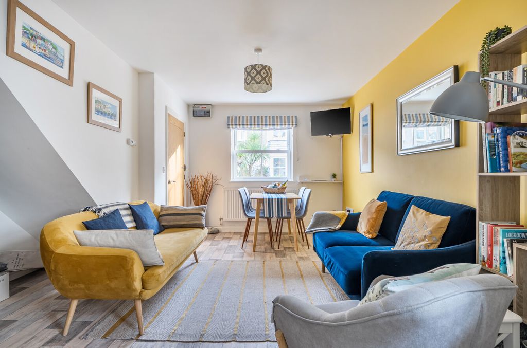 Property photo 2 of 18 1380614-8-690E058...