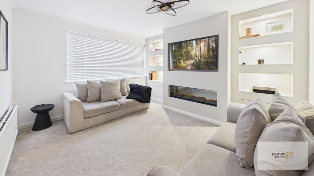 Property photo 2 of 18 Living Room