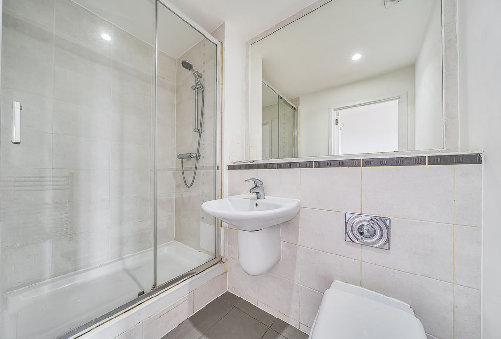 Property photo 3 of 15 1353575-14-68c364...
