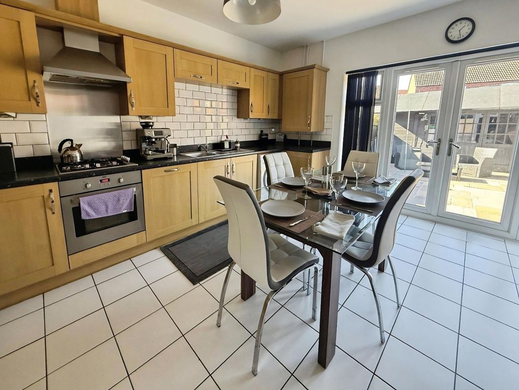 Property photo 3 of 14 Kitchen