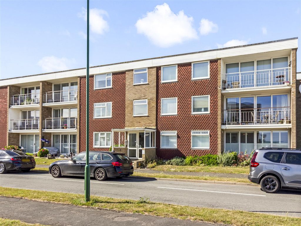 Property photo 2 of 16 11 Norfolk Court-003.Jpg