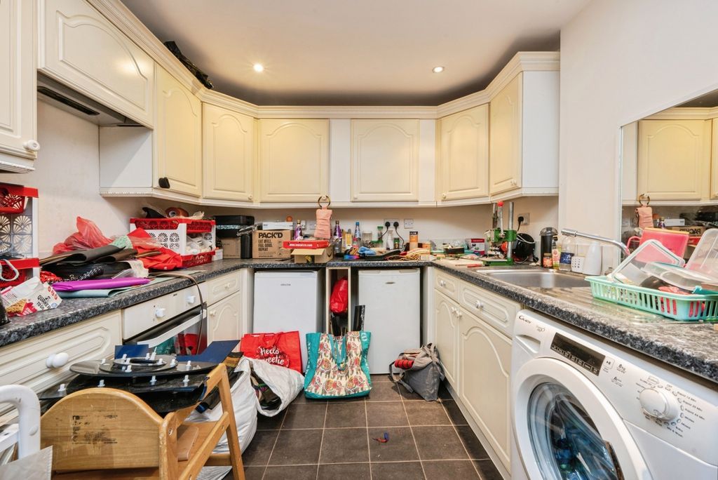 Property photo 3 of 7 Kitchen