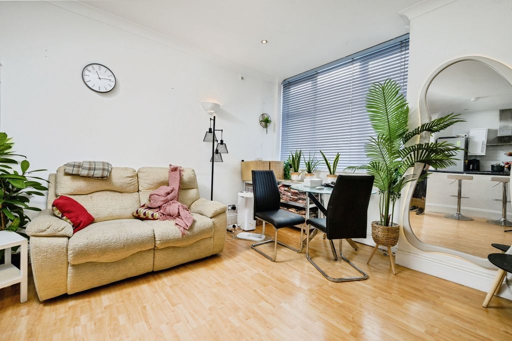 Property photo 3 of 12 Pbox-Img.Jpg
