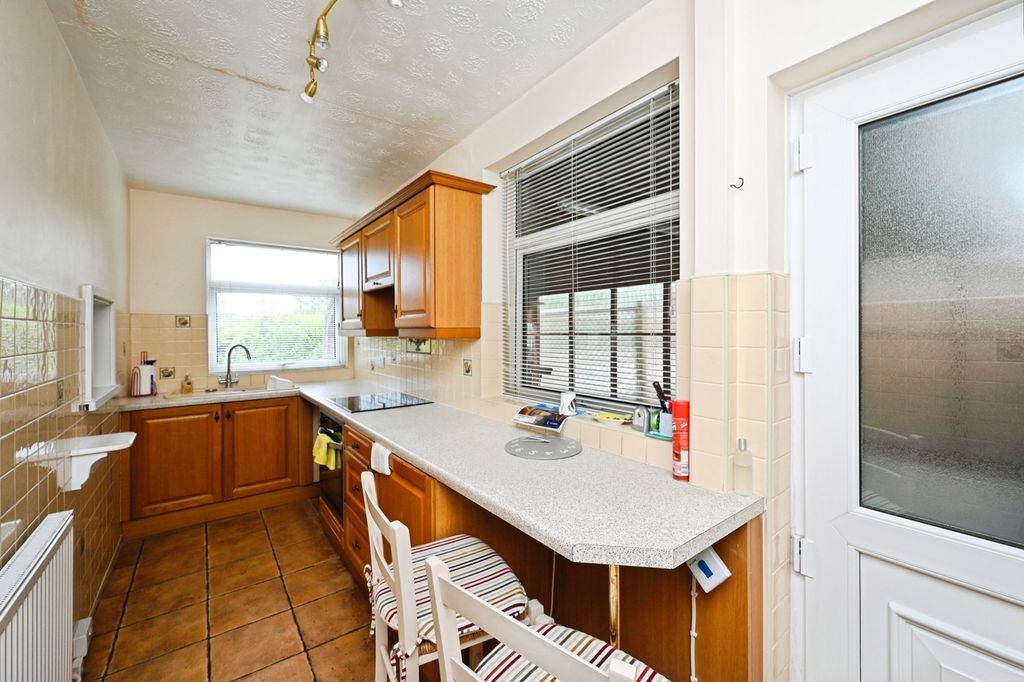 Property photo 3 of 17 Kitchen