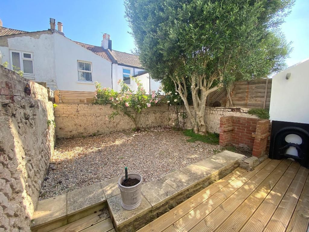 Property photo 2 of 11