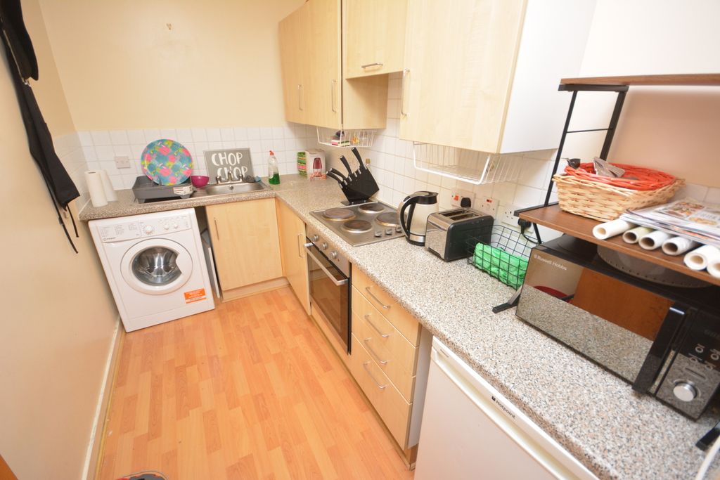 Property photo 3 of 6 Kitchen