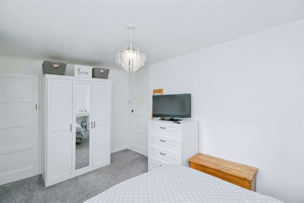 Property photo 3 of 27