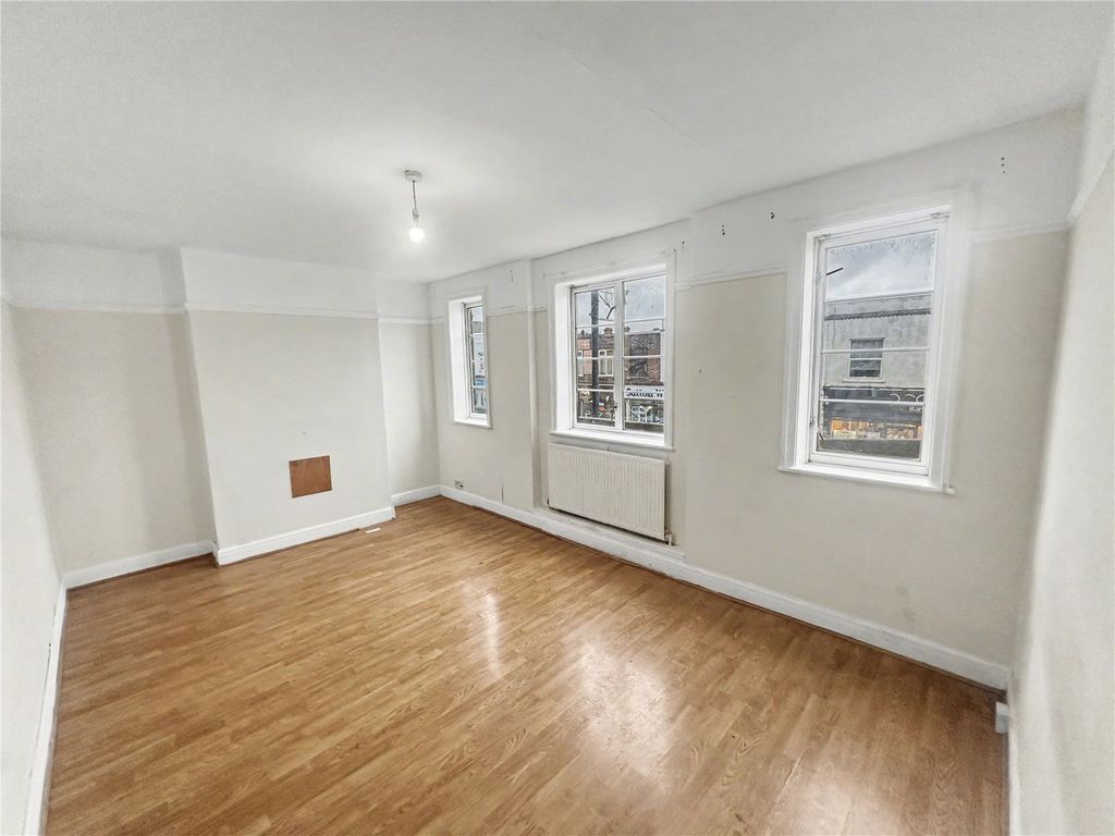 Property photo 2 of 11 Lounge