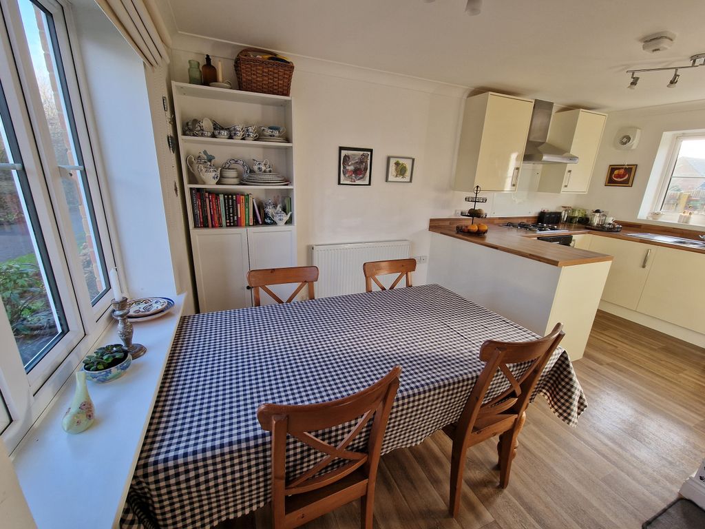 Property photo 3 of 19 Dining Area