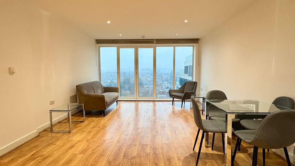 Property photo 1 of 21 Living Room