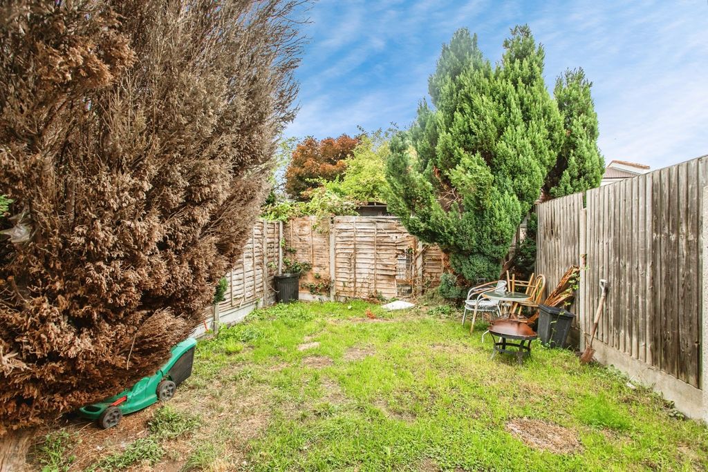 Property photo 3 of 17 Photo
