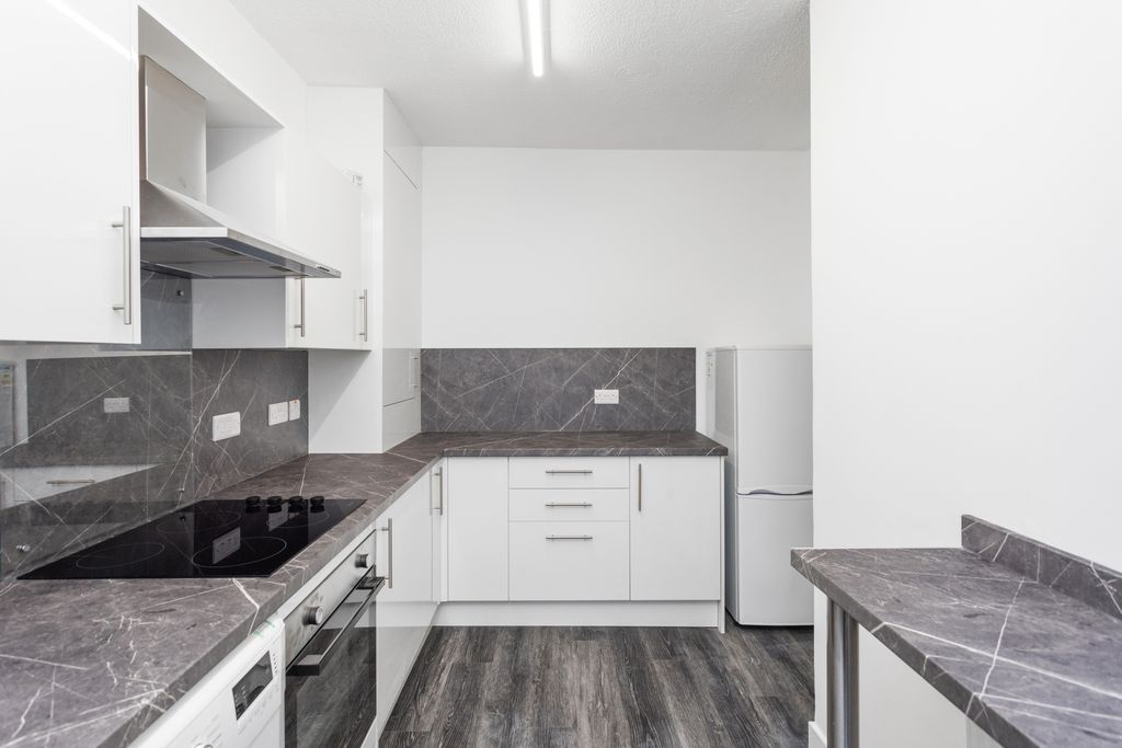 Property photo 2 of 9 67c Grahams Road 11