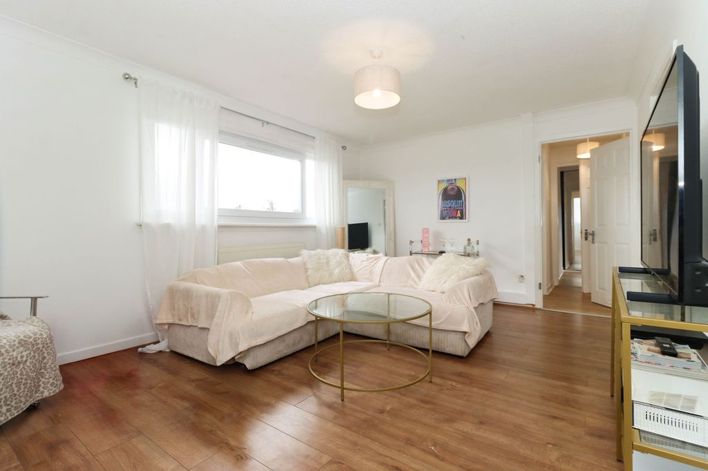 Property photo 2 of 20 Lounge