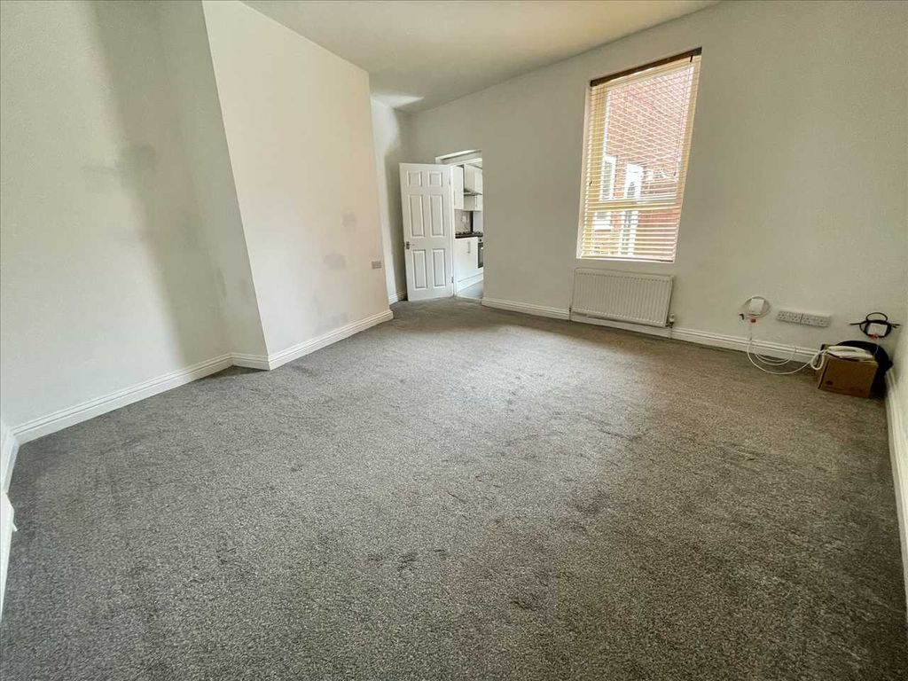 Property photo 3 of 8 Lounge