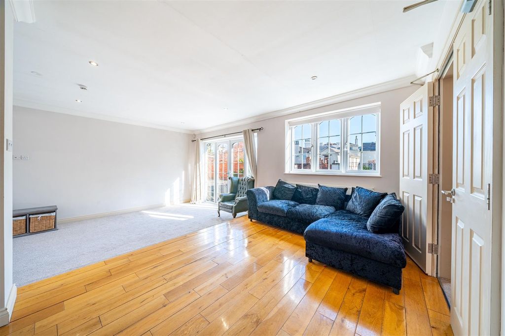 Property photo 2 of 24