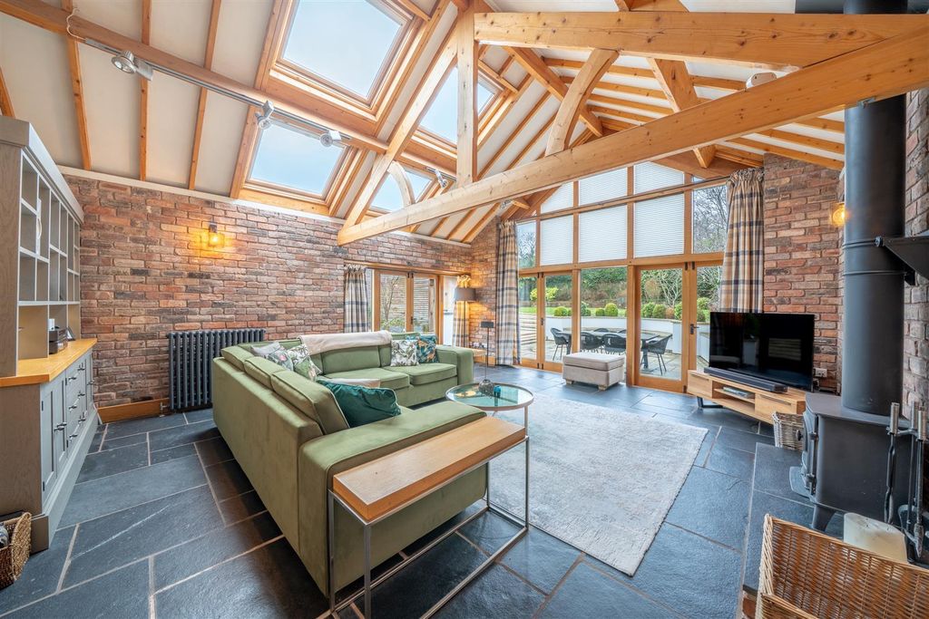 Property photo 2 of 42