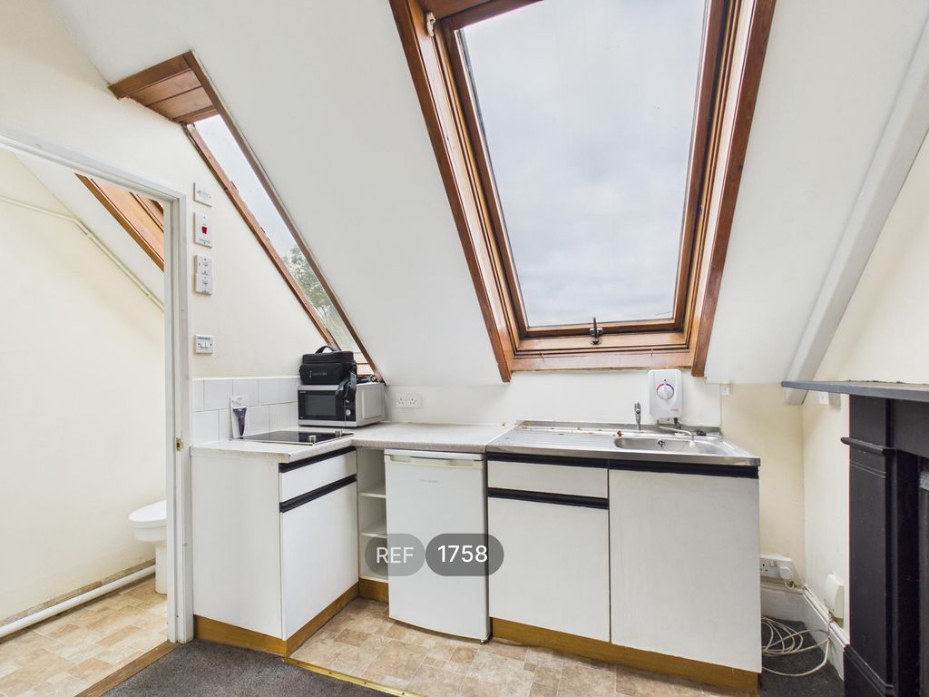 Property photo 3 of 7 Kitchen/Living Area